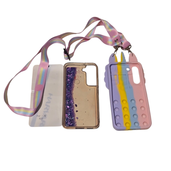 2 Samsung S22 Cases and a Screen Protector - Picture 2 of 3